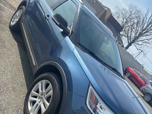 Used 2018 Ford Explorer XLT w/ Equipment Group 202A image 2