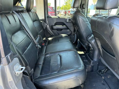 Used 2022 Jeep Wrangler Unlimited Sahara w/ Cold Weather Group AWD/4WD image 18