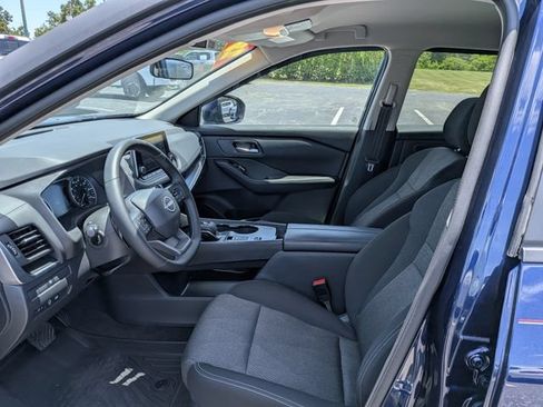 Used 2025 Nissan Rogue SV FWD image 19