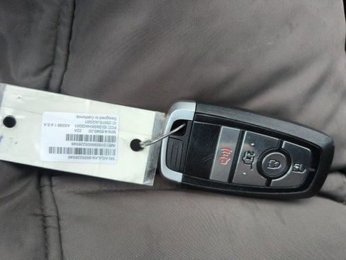 Used 2022 Ford Explorer XLT image 26