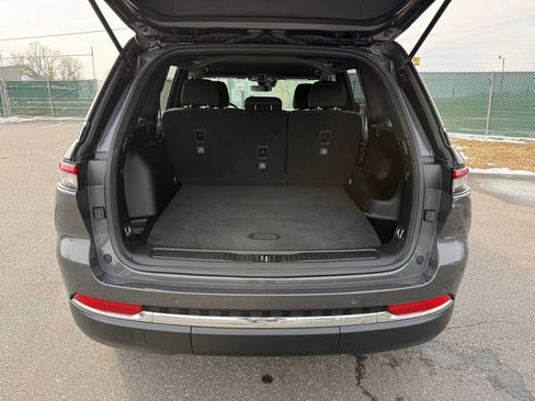 Used 2025 Jeep Grand Cherokee Laredo image 14