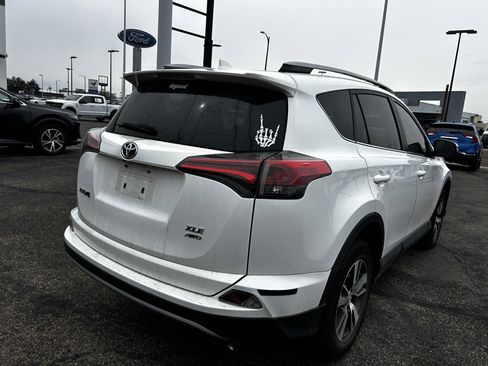 Used 2018 Toyota RAV4 XLE image 4