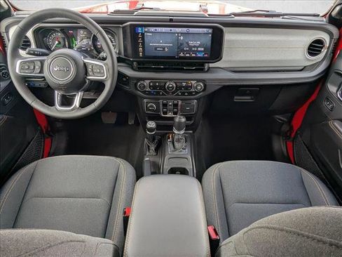 Used 2025 Jeep Wrangler Unlimited Sahara w/ Safety Group AWD/4WD image 17