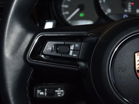 Certified 2024 Porsche Macan image 12