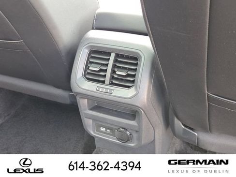Used 2024 Volkswagen Tiguan SE AWD/4WD image 31