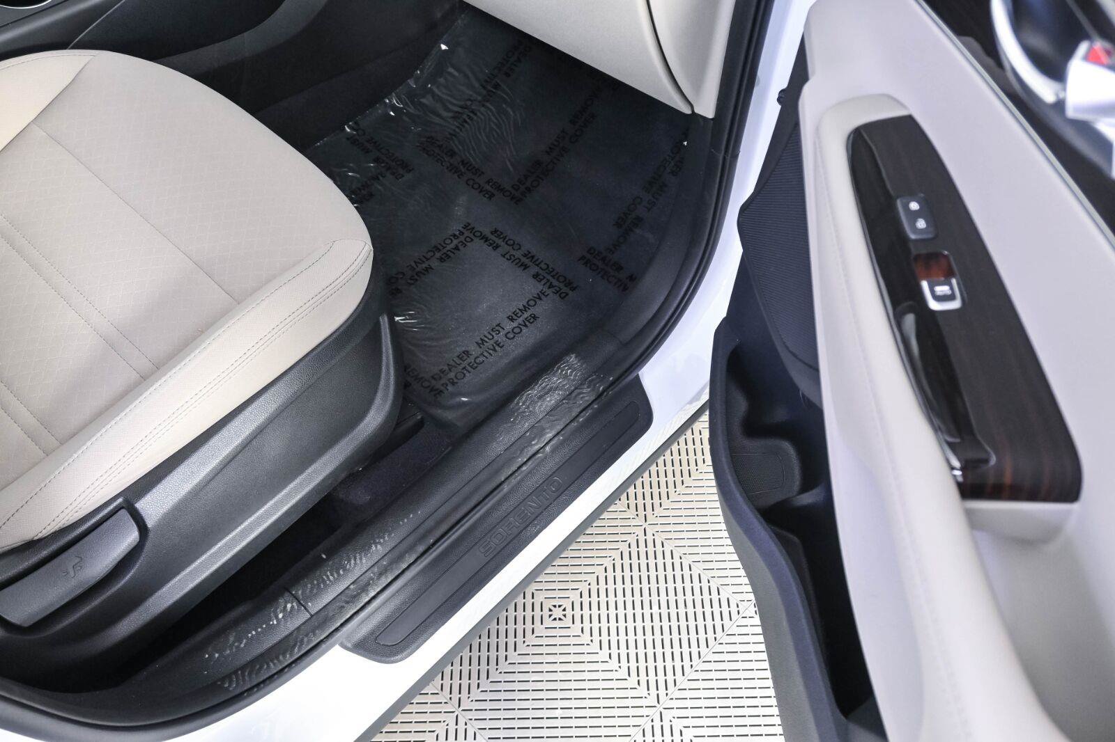 Used 2019 Kia Sorento FWD image 23
