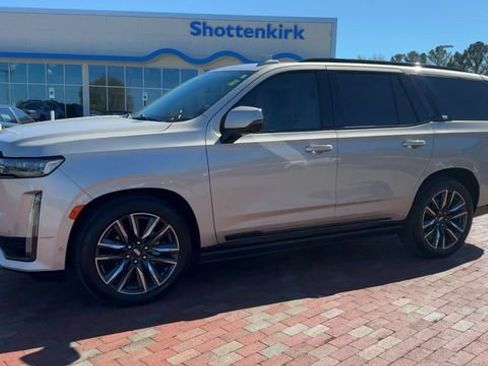 Used 2022 Cadillac Escalade Sport Platinum RWD image 7