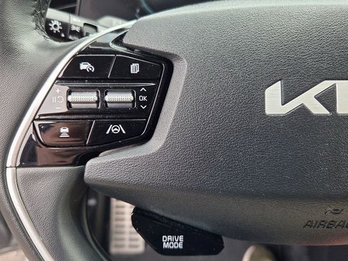 Used 2023 Kia Niro EX Touring FWD image 24