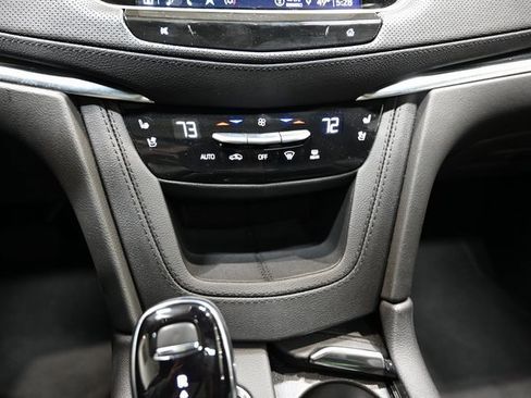 Used 2025 Cadillac XT5 Premium Luxury image 17