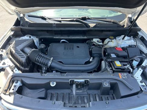 Used 2022 GMC Acadia SLE FWD image 16