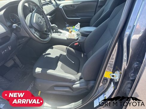 Used 2020 Toyota RAV4 LE w/ Carpet Mat Package AWD/4WD image 7