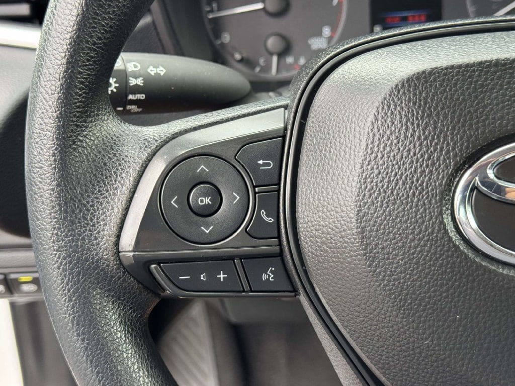Used 2025 Toyota Corolla LE FWD image 11