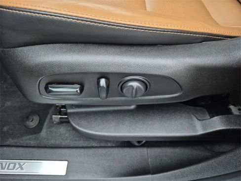 Used 2019 Chevrolet Equinox Premier image 19