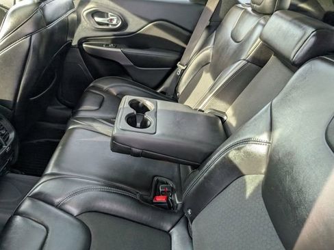 Used 2019 Jeep Cherokee Latitude Plus w/ Comfort/Convenience Group image 22