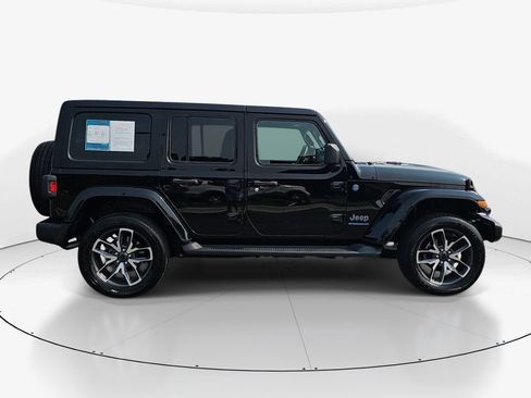 Used 2024 Jeep Wrangler Unlimited w/ Convenience Group AWD/4WD image 5