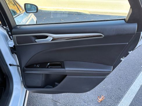 Used 2013 Ford Fusion SE image 22