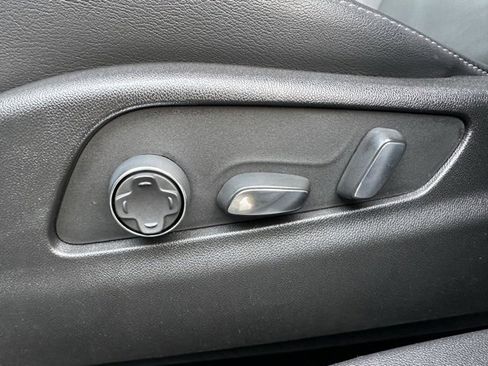 Used 2025 Cadillac XT4 Premium Luxury image 18