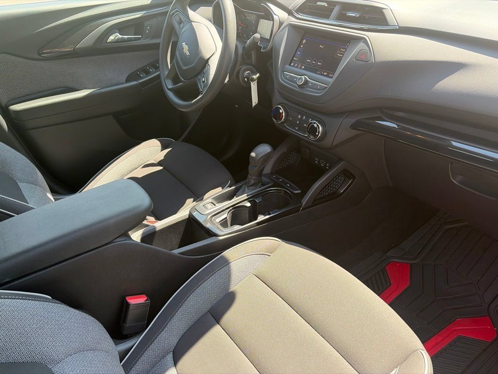 Used 2023 Chevrolet TrailBlazer LS FWD image 16
