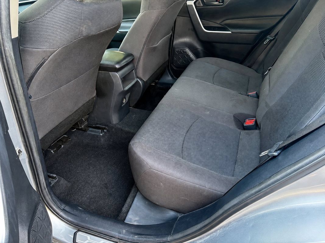 Used 2021 Toyota RAV4 LE AWD/4WD image 12