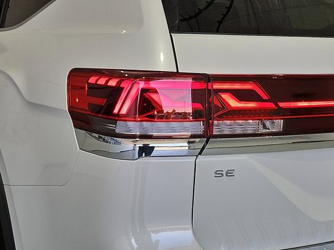 New 2026 Volkswagen Atlas SE FWD image 8