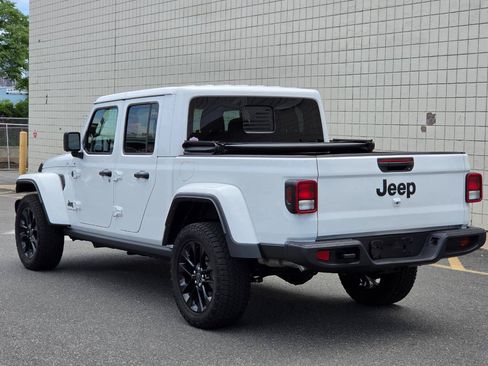 Used 2025 Jeep Gladiator Sport AWD/4WD image 5