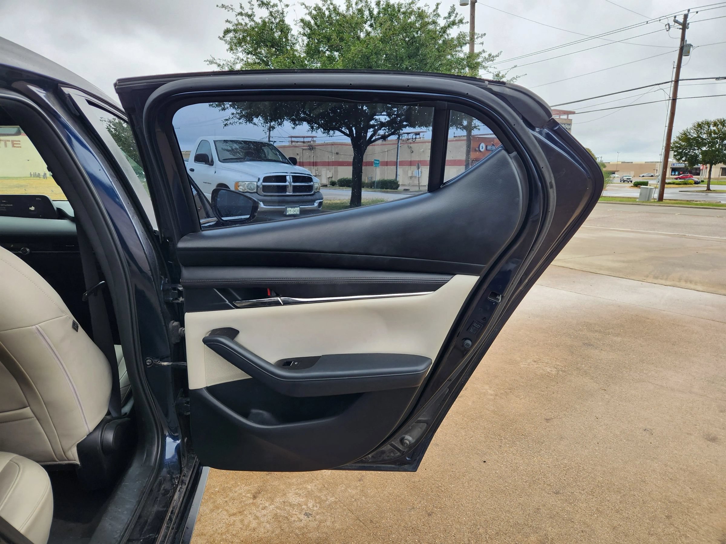 Used 2020 MAZDA MAZDA3 Hatchback w/ Preferred Package FWD image 13