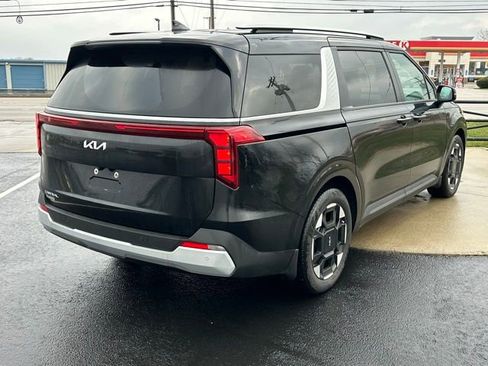 Used 2025 Kia Carnival EX image 8