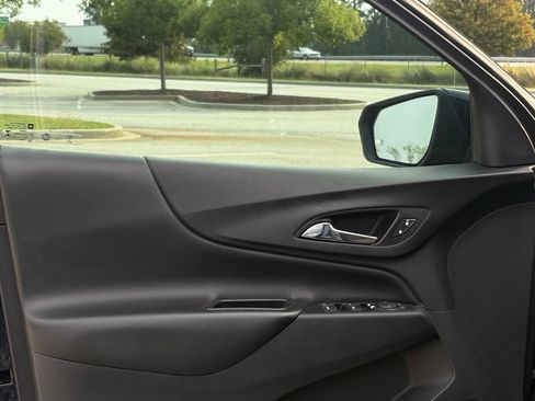 Used 2020 Chevrolet Equinox LT FWD image 20