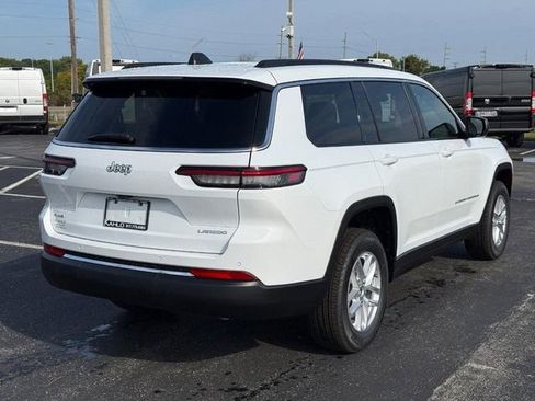 New 2025 Jeep Grand Cherokee L Laredo image 3