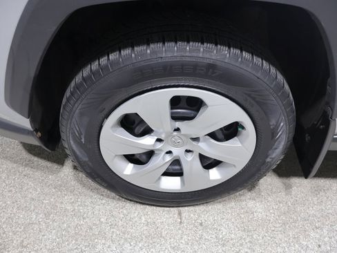 Used 2021 Toyota RAV4 LE AWD/4WD image 10
