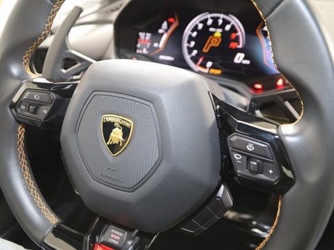Used 2022 Lamborghini Huracan EVO image 56