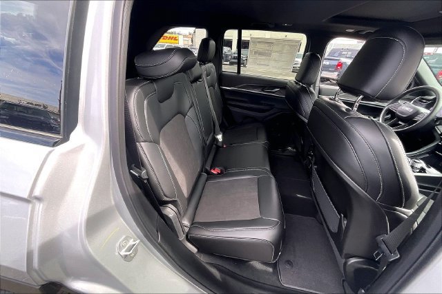 New 2026 Jeep Grand Cherokee Altitude AWD/4WD image 27