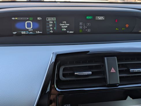 Used 2022 Toyota Prius LE image 26