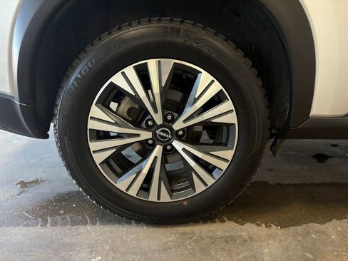 Used 2022 Nissan Rogue SV image 34