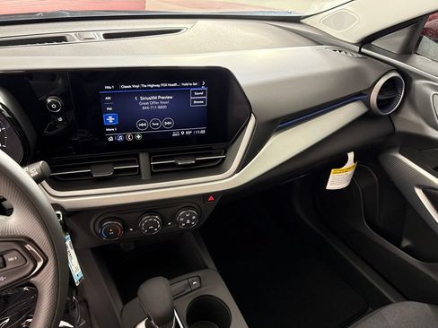 New 2026 Chevrolet Trax LS w/ LS Convenience Package FWD image 32