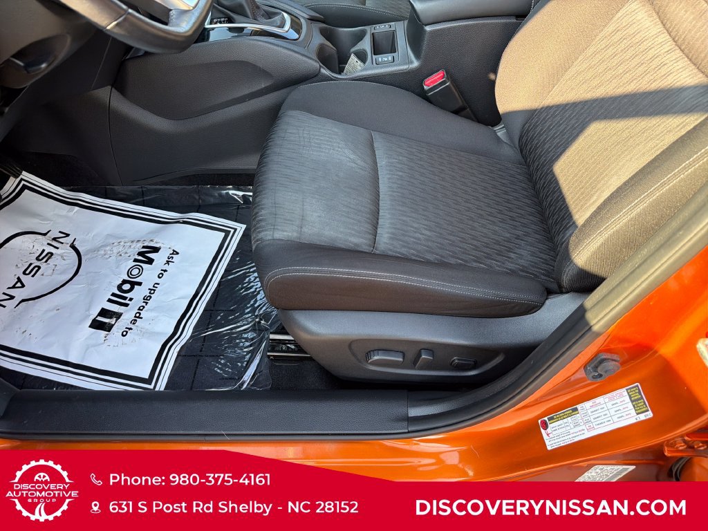 Certified 2019 Nissan Rogue SV FWD image 13
