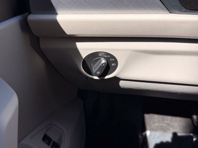 Certified 2024 Volkswagen Jetta SE w/ Panoramic Sunroof Package FWD image 27