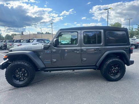 Used 2024 Jeep Wrangler Unlimited AWD/4WD image 3