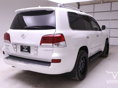 Used 2013 Lexus LX 570 4WD w/ Preferred Accessory Pkg image 5
