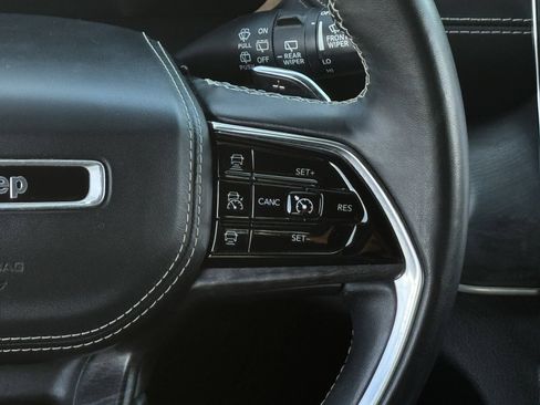 Used 2021 Jeep Grand Cherokee L Overland w/ Luxury Tech Group IV AWD/4WD image 17