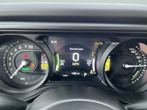 Used 2025 Jeep Wrangler Unlimited Sahara AWD/4WD image 23