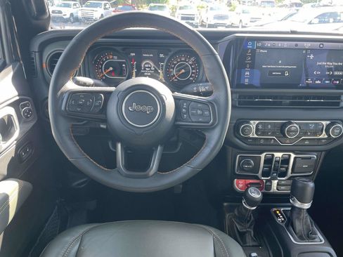Used 2024 Jeep Gladiator Mojave w/ Convenience Group AWD/4WD image 14