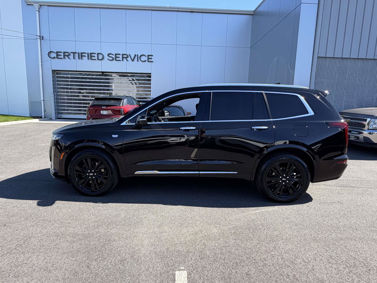 Certified 2024 Cadillac XT6 Premium Luxury w/ Technology Package AWD/4WD image 3