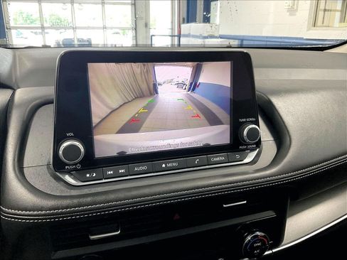 Used 2025 Nissan Rogue SV AWD/4WD image 19