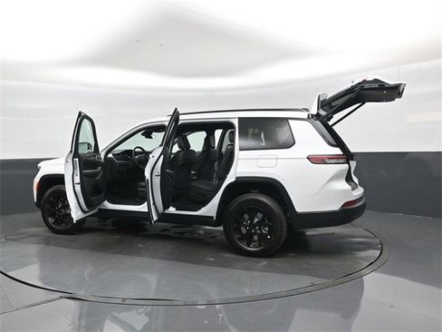 New 2025 Jeep Grand Cherokee L Altitude image 49