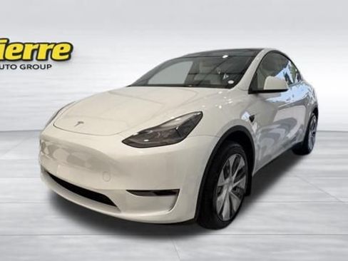 Used 2024 Tesla Model Y 2WD image 1