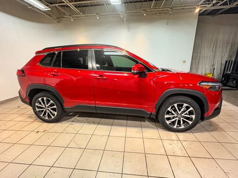 Used 2022 Toyota Corolla Cross XLE w/ Convenience Package image 8