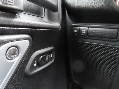 Used 2016 Jeep Wrangler Unlimited Rubicon w/ Connectivity Group image 29