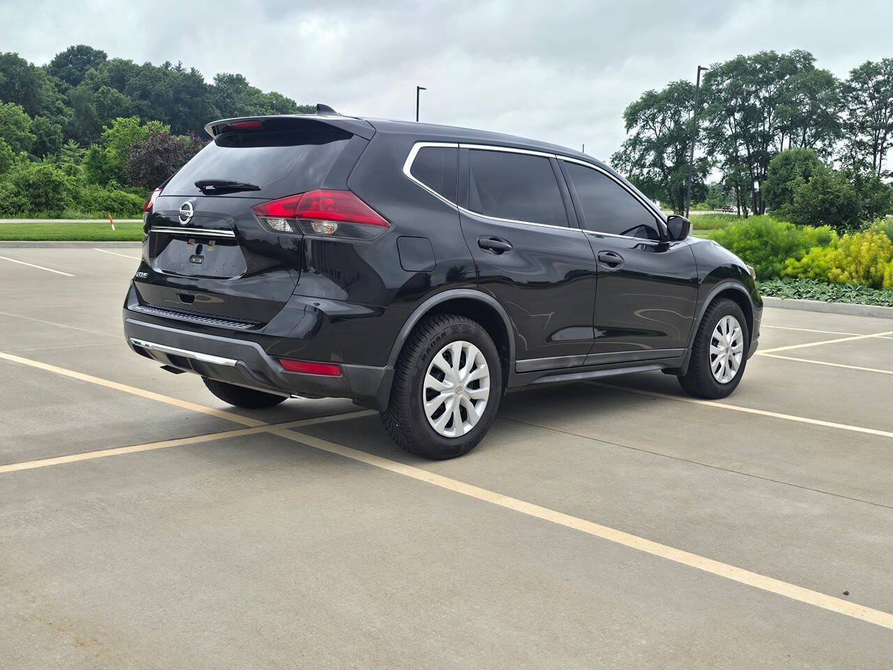 Used 2018 Nissan Rogue S FWD image 7