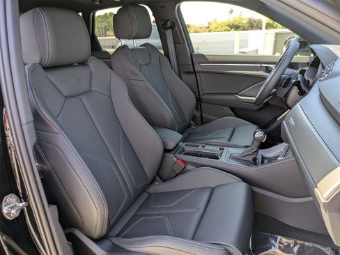 New 2025 Audi Q3 2.0T Premium image 10